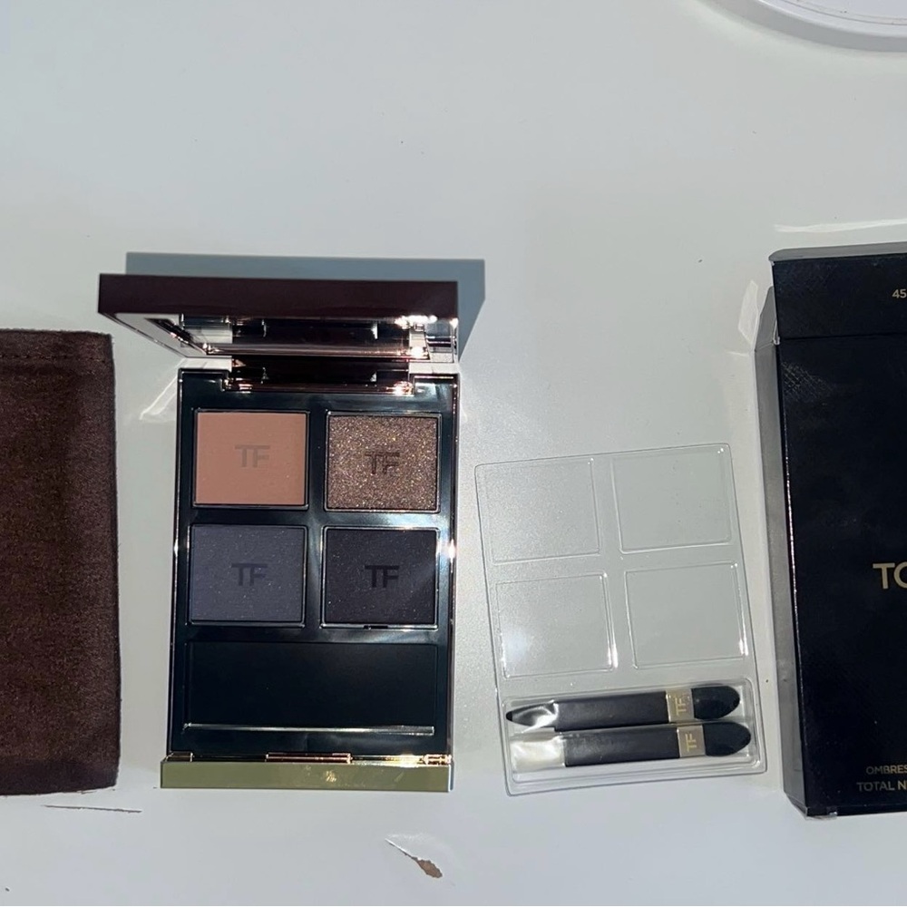 Tom Ford Eye Color Quad Crème in Shade Iconic Smoke - Picture 6 of 8